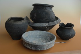 La cuisine au Moyen Âge dans l’Aube, au travers de la céramique et du mobilier en pierre